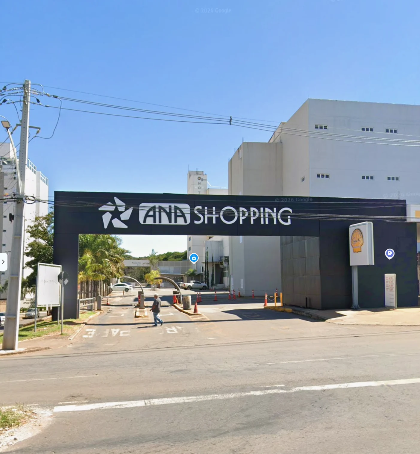 Entrada de veículos do estacionamento no AnaShopping, onde fica o House Inn Hotel